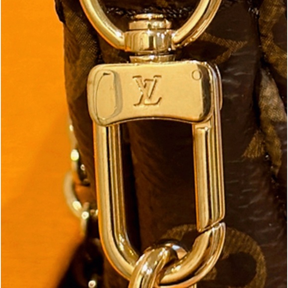 💯% Authentic Louis Vuitton Pochette✨ - Picture 11 of 16